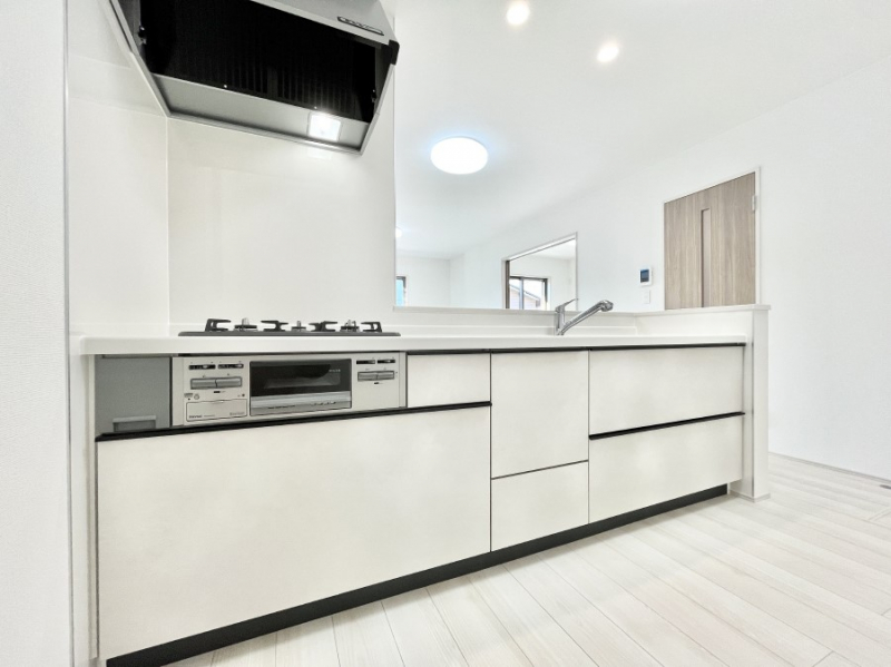 �L�b�`���@���������Ȃ���ł����Ƒ��Ƃ̉�b���y���߂�ΖʃL�b�`�� 