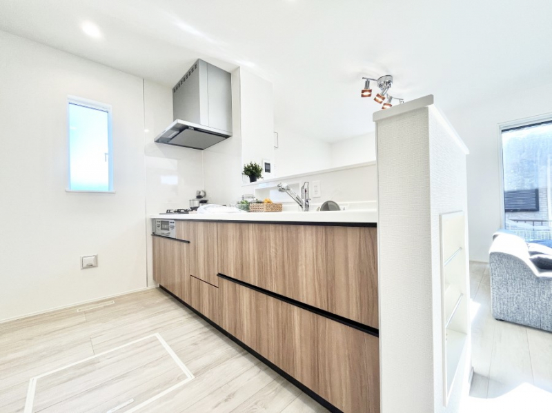 �L�b�`���@���������Ȃ���ł����Ƒ��Ƃ̉�b���y���߂�ΖʃL�b�`��