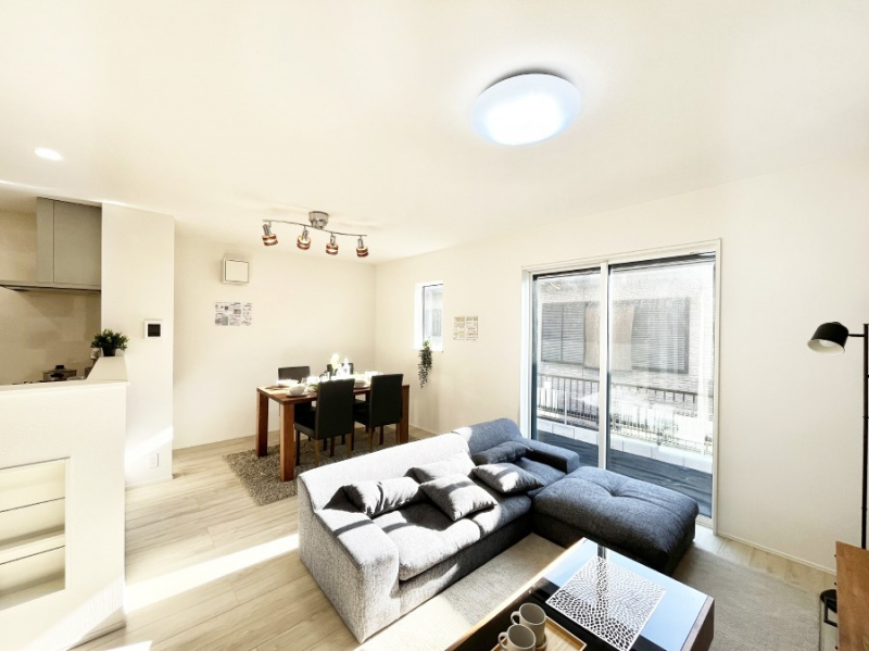 ���̑����ρ@�Ƒ��̏Ί炪���R�Ɛ��܂�Ă���A����ȕ��͋C�̃_�C�j���O�Ɏd�オ���Ă��܂� 