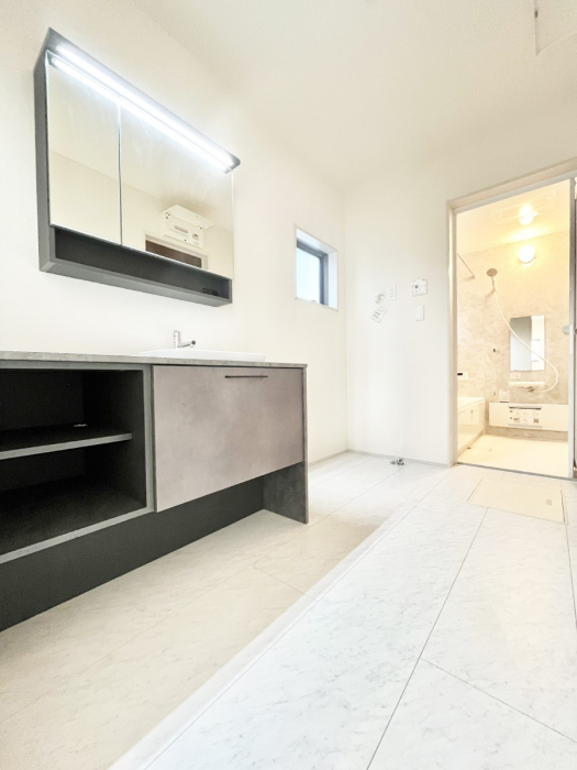 ���ʑ�E���ʏ��@��Ƃ�̐��ʃX�y�[�X�Œ��̐g�x�x���X���[�Y��