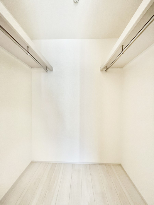 ���[�@�m���̃N���[�[�b�g�B���s��������̂Ō���̈ߗނ�����������܂�܂��B