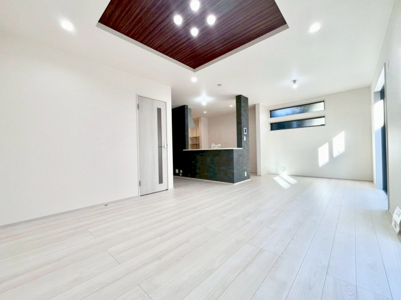 ���r���O�@���邢�z���������A�����̕��͋C�ɖ�������郊�r���O�E�_�C�j���O�B 