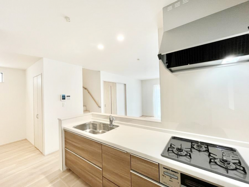 �L�b�`���@���r���O�ŗV�Ԃ��q�l�������Ȃ��炨�������ł���ΖʃL�b�`���B  