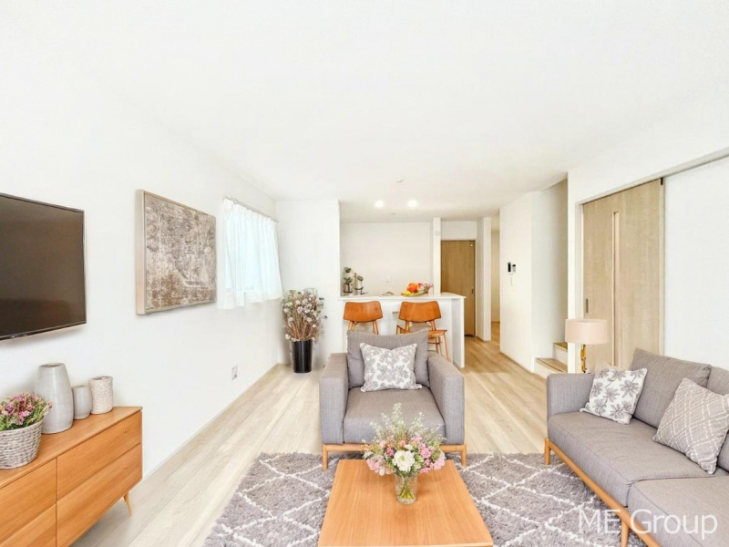 ���r���O�@�Ƒ��̘a�₩�ȉ�b���������Ă������B�J�����̂��郊�r���O�ł��B���Ƌ��CG�ł�  