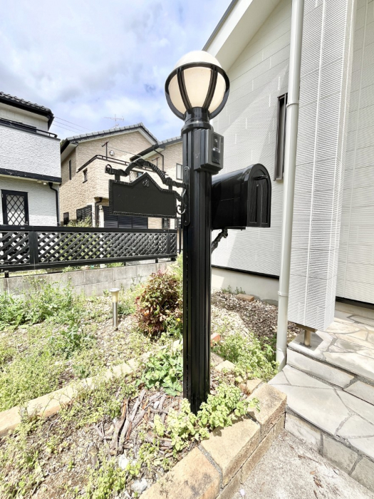 ���̑��@�\�D�E�C���^�[�z���E�|�X�g���ЂƂɏW��B�G���g�����X�ɂȂ��ރV���v���f�U�C���B