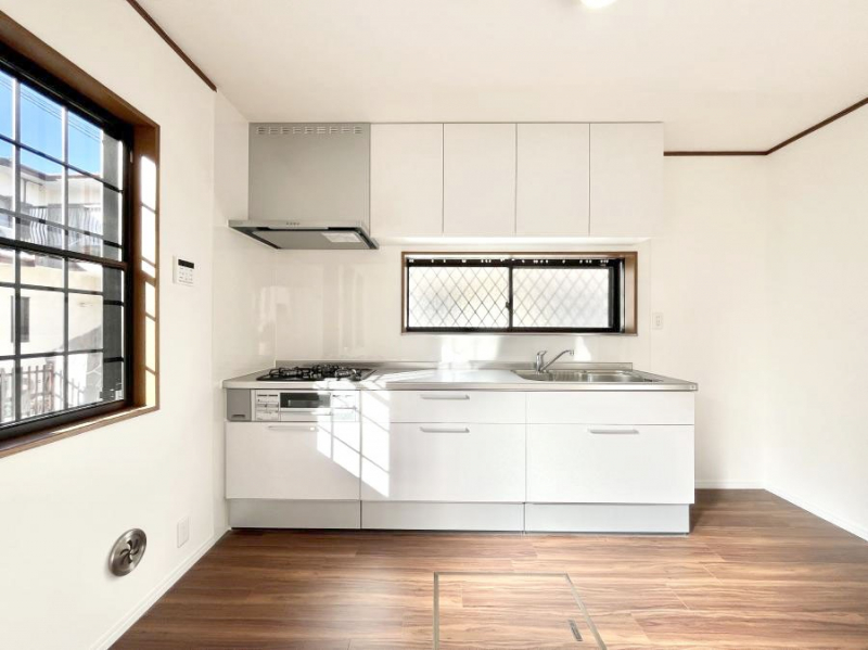 �L�b�`���@�u�₩�ȕ����ʂ蔲����L�b�`���B��������̂Ŗ��邭���C�ɂ��𗧂��܂��B