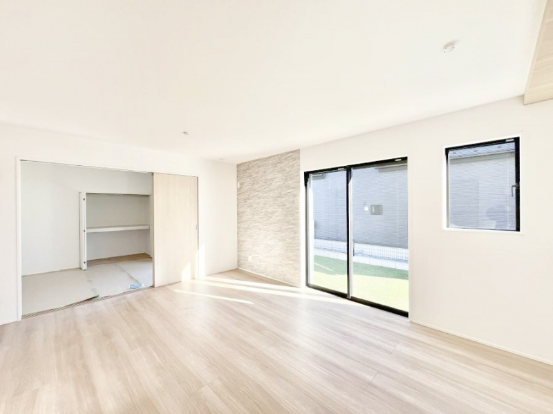 ���̑����ρ@�Ƒ��̏Ί炪���R�Ɛ��܂�Ă���A����ȕ��͋C�̃_�C�j���O�Ɏd�オ���Ă��܂��B