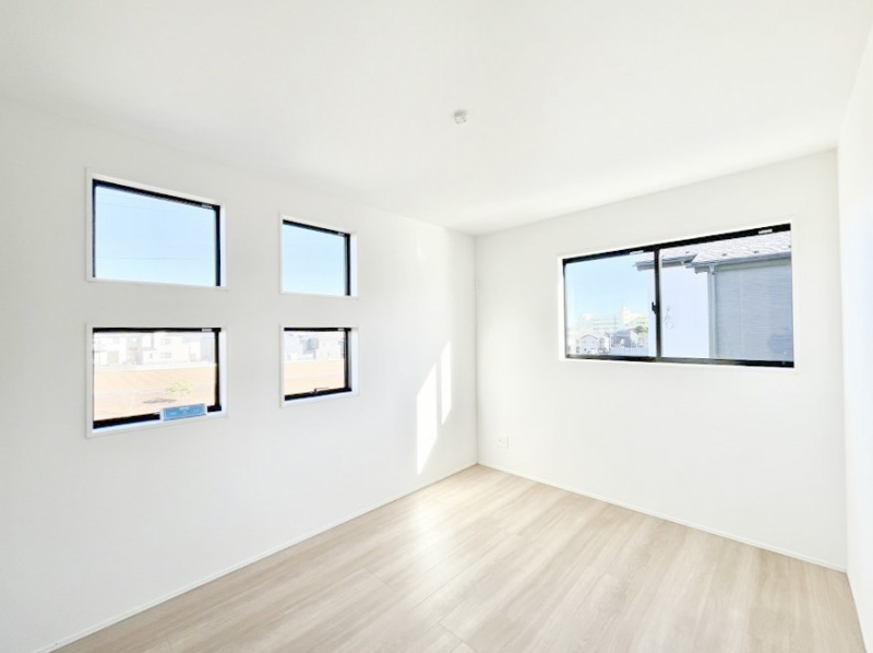 ���̑����ρ@4���񂾑�����̑u�₩�ȓ��������������S�̂�D������ݍ���ł���܂��@