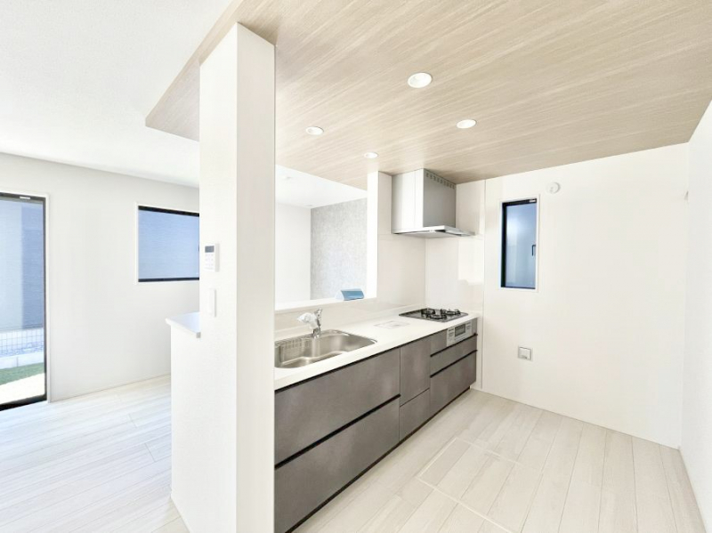 �L�b�`���@�u�₩�ȕ����ʂ蔲����L�b�`���B��������̂Ŗ��邭���C�ɂ��𗧂��܂��B