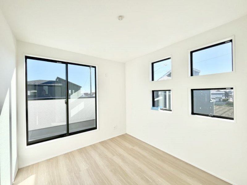 ���̑����ρ@4���񂾑�����̑u�₩�ȓ��������������S�̂�D������ݍ���ł���܂��@