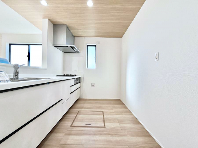 �L�b�`���@���������Ȃ���ł����Ƒ��Ƃ̉�b���y���߂�ΖʃL�b�`��