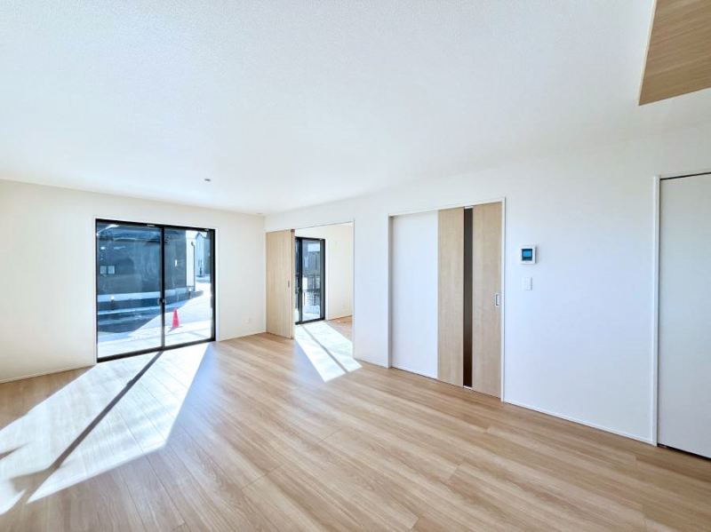 ���r���O�@�傫�ȑ����炽���Ղ�̗z���ƕ����������郊�r���O