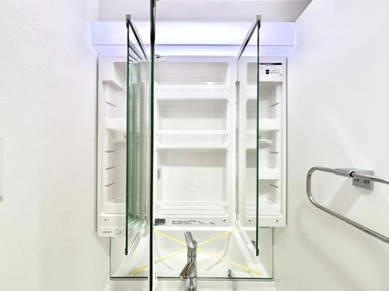 ���̑����ρ@�O�ʋ��̗��ɁA���ϕi��q���p�i�Ȃǂ����[�\�B���ʑ����������ƕۂ��܂��I