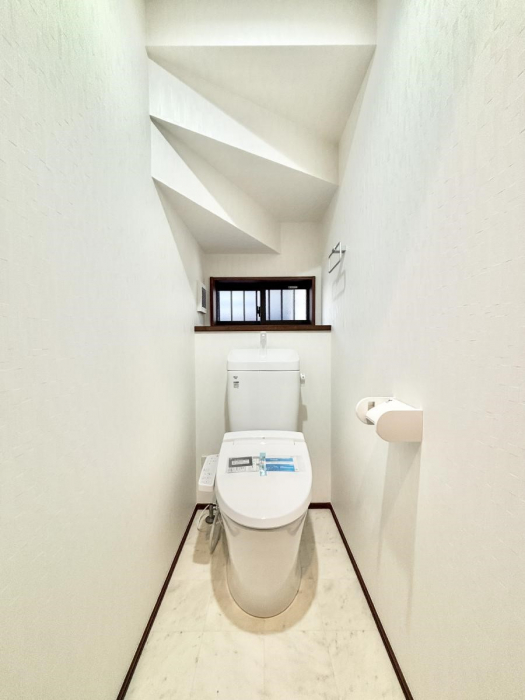 �g�C���@�g�C����1�K��2�K���ꂼ��ɔz�u����Ă��ĂƂĂ��֗��ł��B 