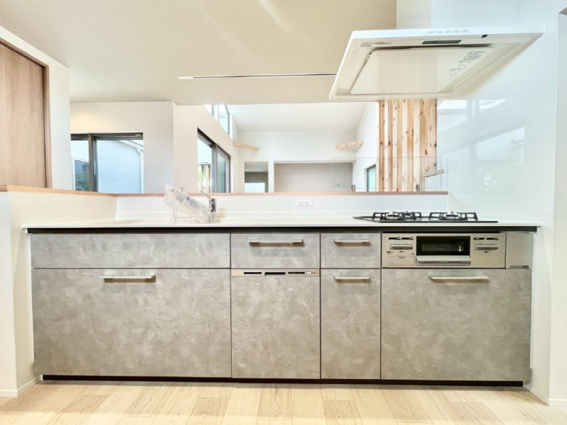 �L�b�`���@���������Ȃ���ł����Ƒ��Ƃ̉�b���y���߂�ΖʃL�b�`��