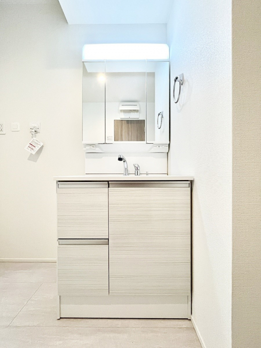 ���ʑ�E���ʏ��@�O�ʋ��̗��ɁA���ϕi��q���p�i�Ȃǂ����[�\�B���ʑ����������ƕۂ��܂��I