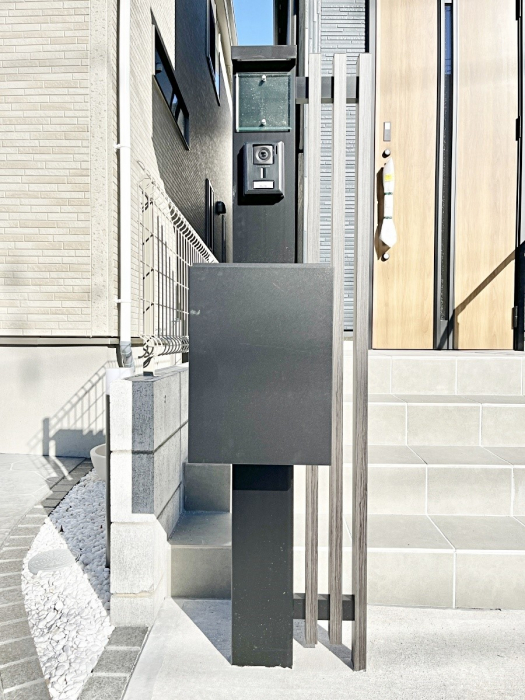 ���̑��@�\�D�E�C���^�[�z���E�|�X�g���ЂƂɏW��B�G���g�����X�ɂȂ��ރV���v���f�U�C���B