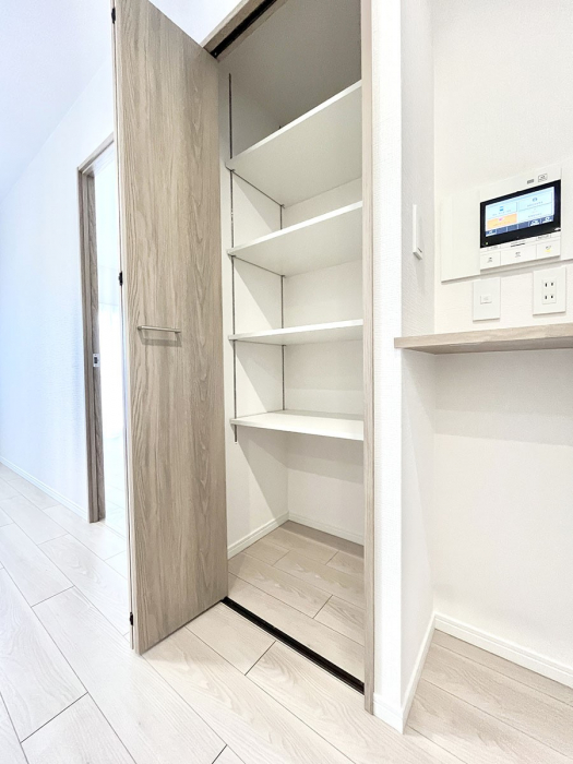 ���̑����ρ@���r���O���[�B�����Ɏ��[������ƕ����W�܂�LDK���X�b�L���Еt�������ł��ˁB  