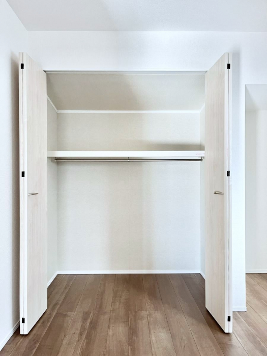 ���[�@�m���̃N���[�[�b�g�B���s��������̂Ō���̈ߗނ�����������܂�܂��B