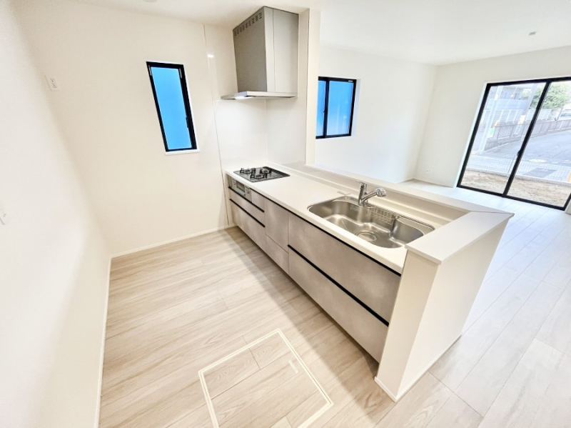 �L�b�`���@���������Ȃ���ł����Ƒ��Ƃ̉�b���y���߂�ΖʃL�b�`��