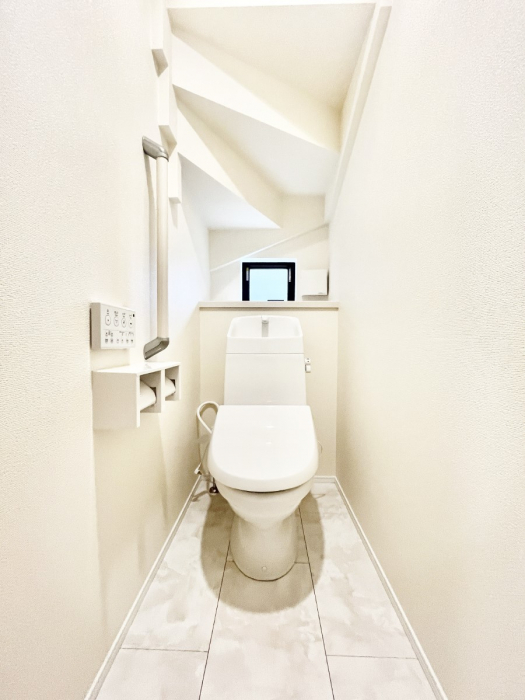 �g�C���@�g�C����1�K��2�K���ꂼ��ɔz�u����Ă��ĂƂĂ��֗��ł��B 