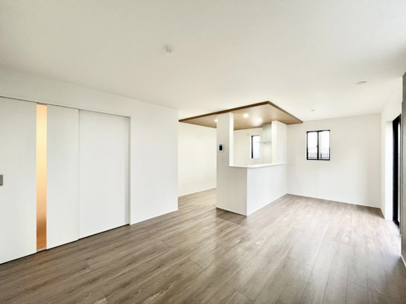 ���r���O�@���邢�z���������A�����̕��͋C�ɖ�������郊�r���O�E�_�C�j���O�B �@