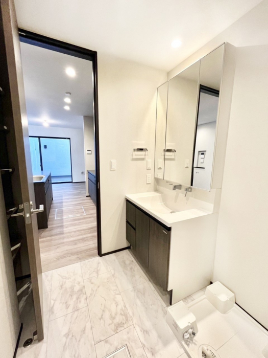 ���ʑ�E���ʏ��@�������̂�����K��Ԃł��B�����̐g�x�x���C�����ǂ����g�������܂��B 