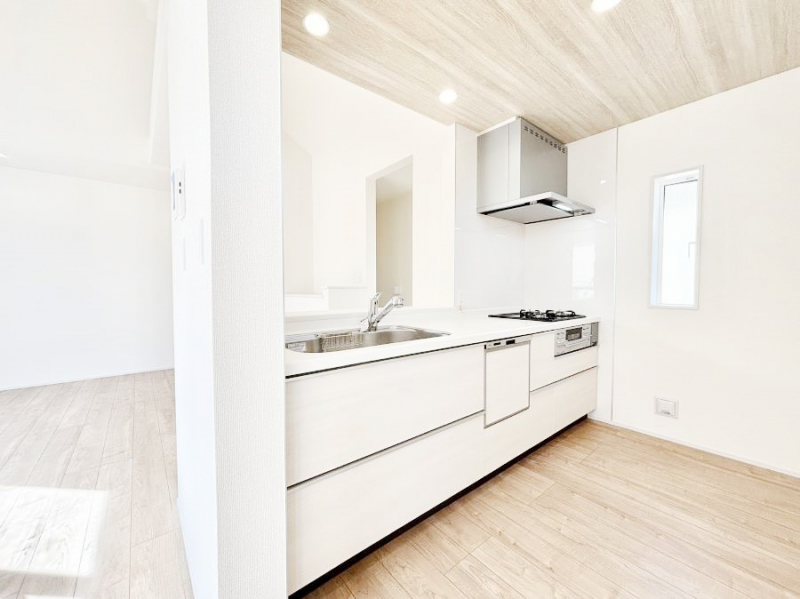 �L�b�`���@���Ƒ��̉�b�e�ޑΖʃL�b�`���B���������̃p�p�}�}�����Ƒ��Ɖ߂������Ԃ����������I