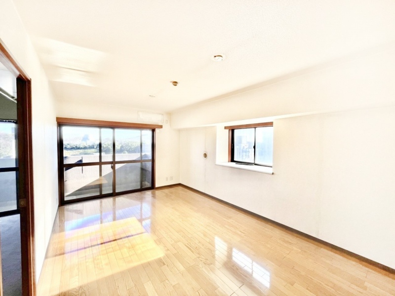 ���r���O�@�Ƒ��c���̎��Ԃ����������Ȃ��났�̃��r���O�_�C�j���O�B   