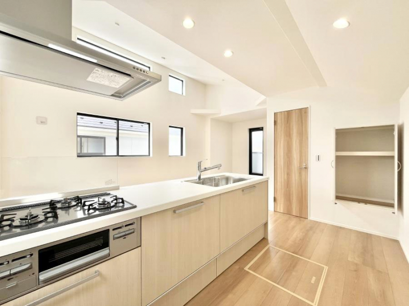 �L�b�`���@���������Ȃ���ł����Ƒ��Ƃ̉�b���y���߂�ΖʃL�b�`��