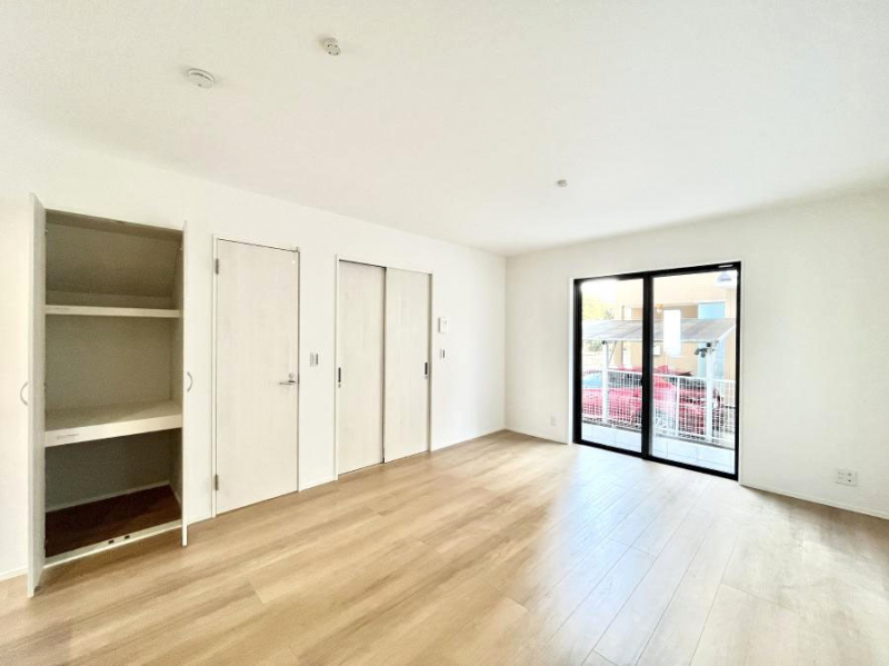 ���r���O�@�傫�ȑ����炽���Ղ�̗z���ƕ����������郊�r���O