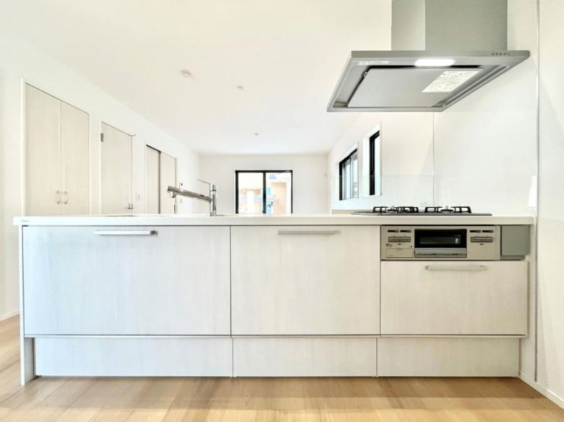 �L�b�`���@���������Ȃ���ł����Ƒ��Ƃ̉�b���y���߂�ΖʃL�b�`��