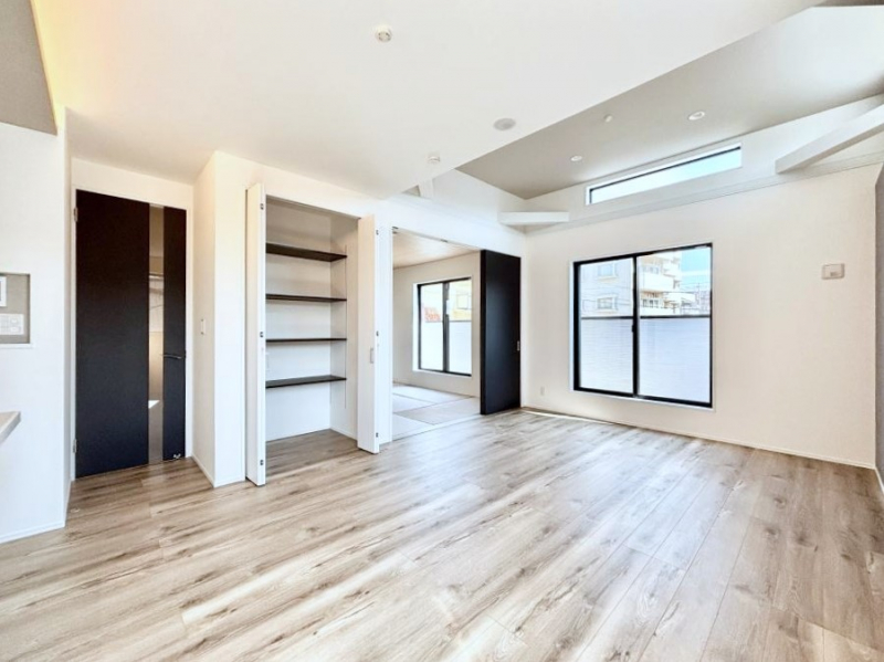 ���r���O�@�傫�ȑ����炽���Ղ�̗z���ƕ����������郊�r���O