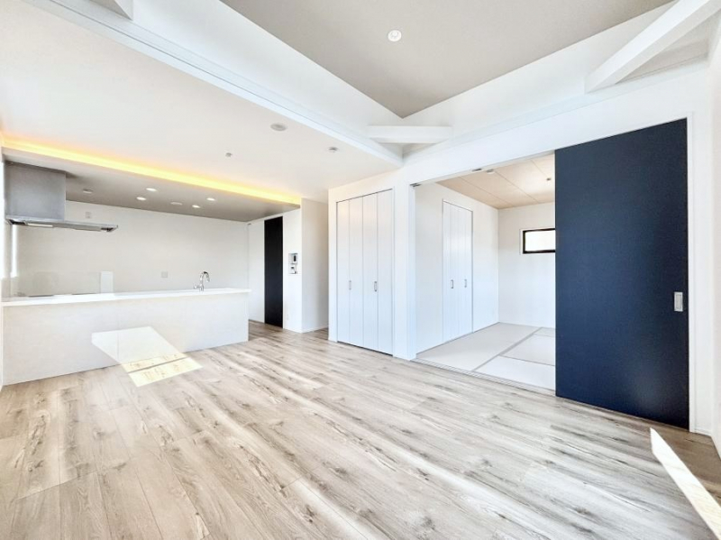 ���̑����ρ@�Ƒ��̏Ί炪���R�Ɛ��܂�Ă���A����ȕ��͋C�̃_�C�j���O�Ɏd�オ���Ă��܂��B