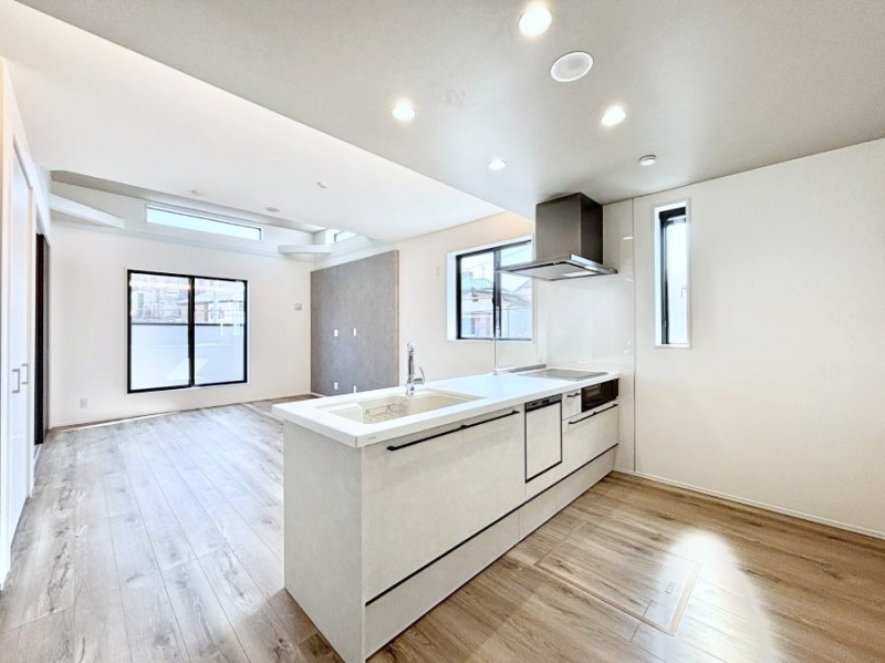 �L�b�`���@���r���O�ŗV�Ԃ��q�l�������Ȃ��炨�������ł���ΖʃL�b�`���B  