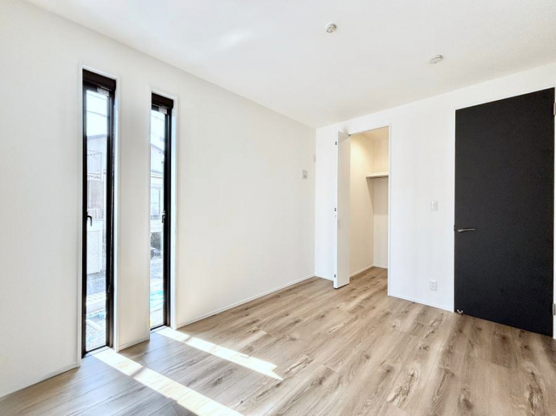 �Q���@�E�H�[�N�C���N���[�[�b�g�����邨�����B�G�߂��Ƃ̓���ւ����s�v�ŕ֗��ł��I