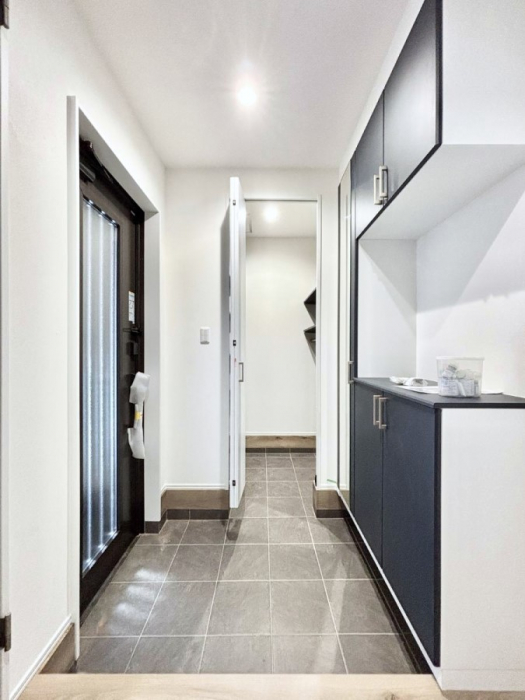 ���ց@�V���[�Y�C���N���[�N�t���̌��ցB�Ƒ��S���̌C��J��Ȃǂ���������[�ł��܂��B