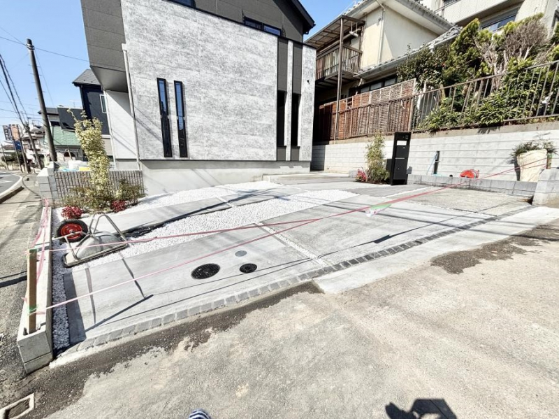 �@�ڂ̑O�����ԏꂾ�ƉJ�̓�����ʂɂ������������������֗��ł���