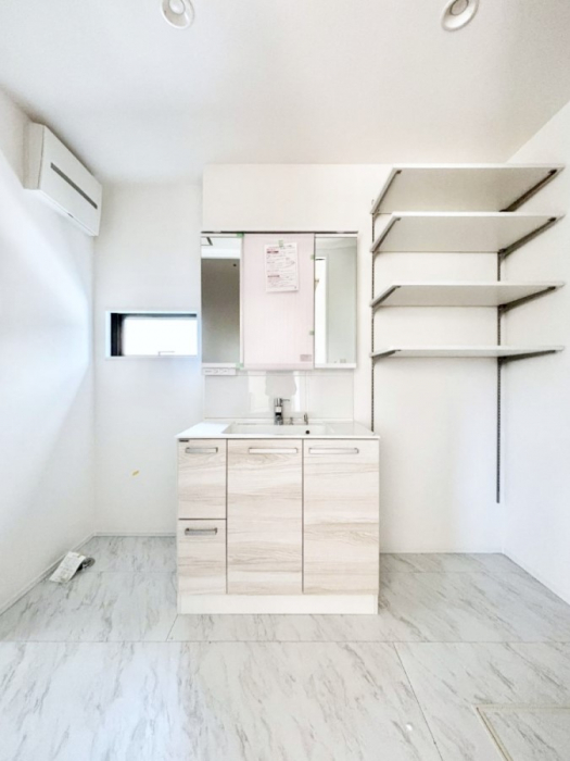 ���ʑ�E���ʏ��@��Ƃ�̐��ʃX�y�[�X�Œ��̐g�x�x���X���[�Y��