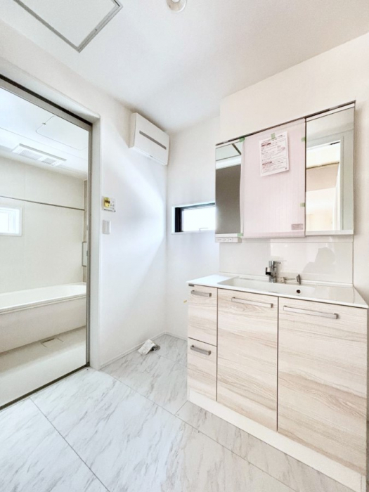 ���̑��@�_�炩�Ȓ��̌����������鑋���������ʎ�