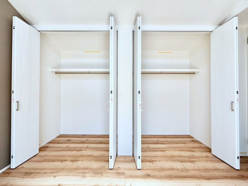 ���[�@�m���̃N���[�[�b�g�B���s��������̂Ō���̈ߗނ�����������܂�܂��B