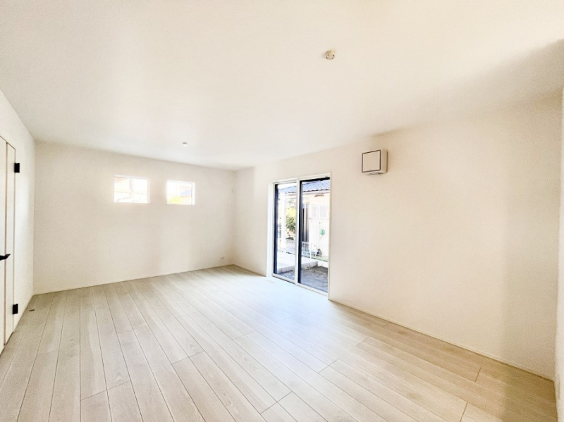 ���̑����ρ@�Ƒ��̏Ί炪���R�Ɛ��܂�Ă���A����ȕ��͋C�̃_�C�j���O�Ɏd�オ���Ă��܂��B