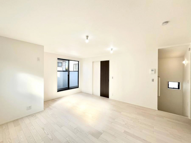 ���r���O�@�傫�ȑ����炽���Ղ�̗z���ƕ����������郊�r���O