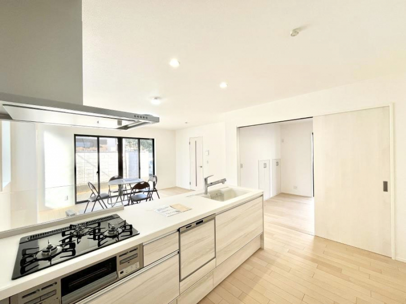 �L�b�`���@���������Ȃ���ł����Ƒ��Ƃ̉�b���y���߂�ΖʃL�b�`��