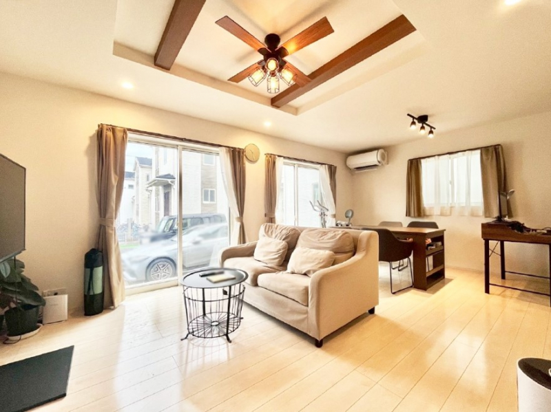 ���r���O�@�傫�ȑ����炽���Ղ�̗z���ƕ����������郊�r���O