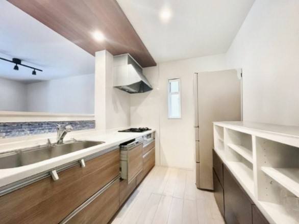 �L�b�`���@�������������I�ɁA�y�����I�V�X�e���L�b�`�����ꕔCG���H����