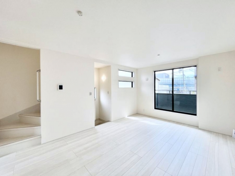 ���r���O�@���邢�z���������A�����̕��͋C�ɖ�������郊�r���O�E�_�C�j���O�B 