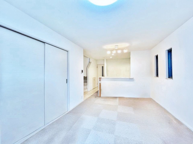 ���r���O�@�Ƒ��c���̎��Ԃ����������Ȃ��났�̃��r���O�_�C�j���O�B  ��CG���H��