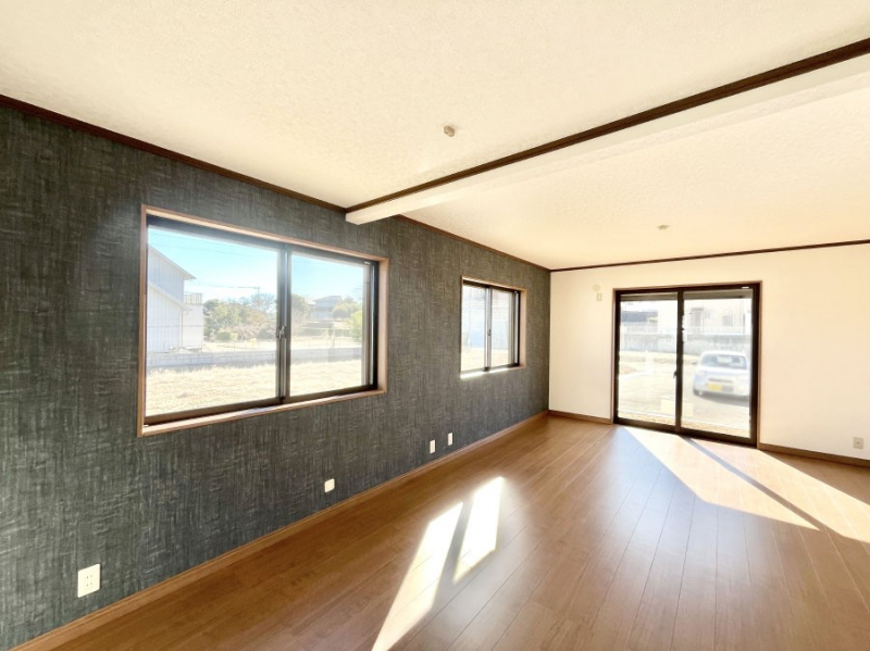 ���r���O�@���邢�z���������A�����̕��͋C�ɖ�������郊�r���O�E�_�C�j���O�B 