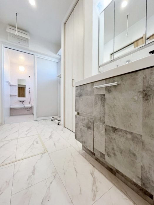 ���ʑ�E���ʏ��@��Ƃ�̐��ʃX�y�[�X�Œ��̐g�x�x���X���[�Y��